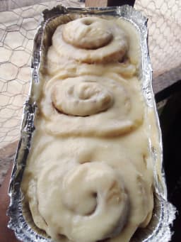 A pack of 3 cinnamon rolls with cream